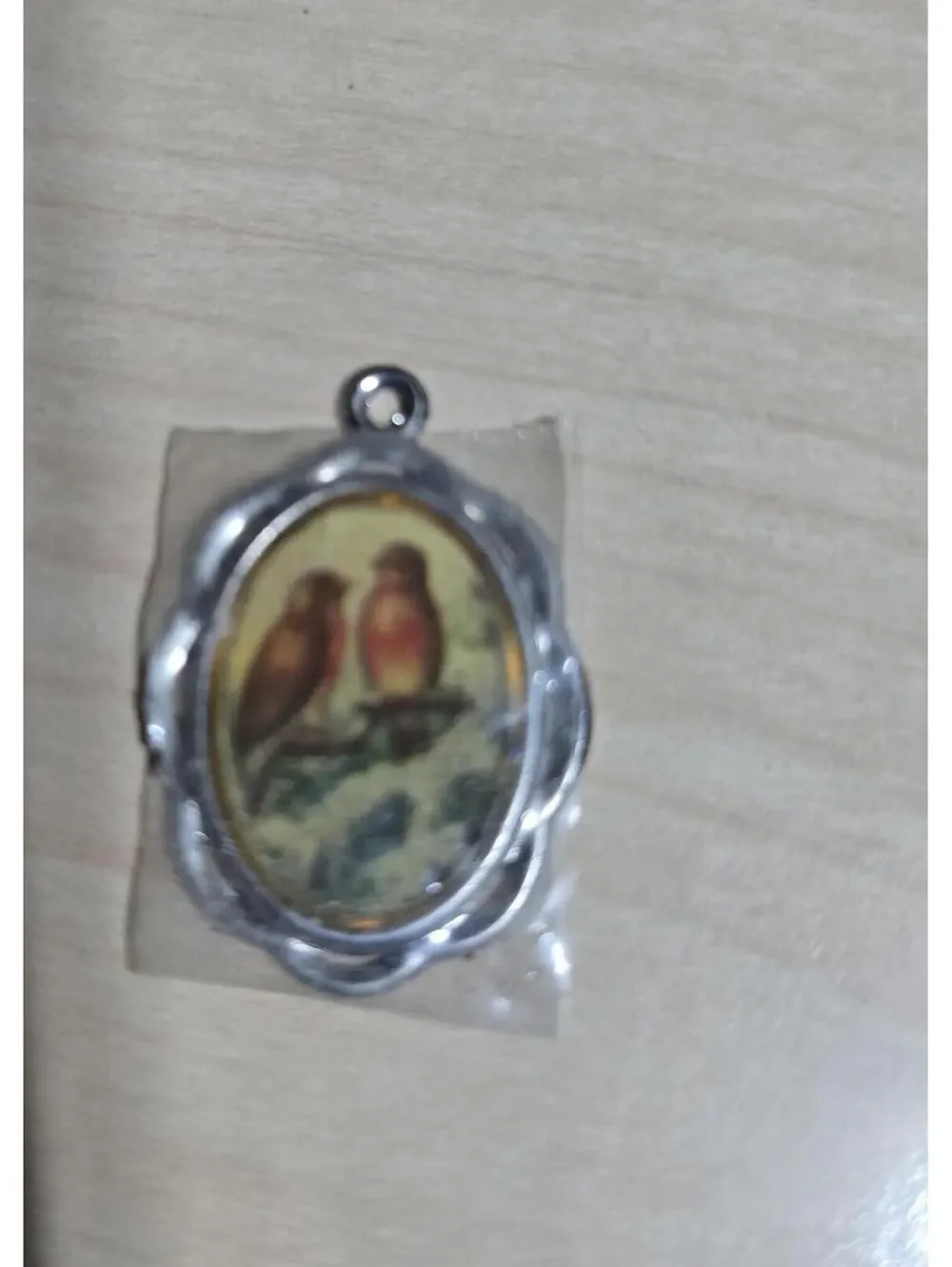 Oval Pendant 2 Birds Sitting On a Branch In A Silvertone Frame - Picture 2 of 3
